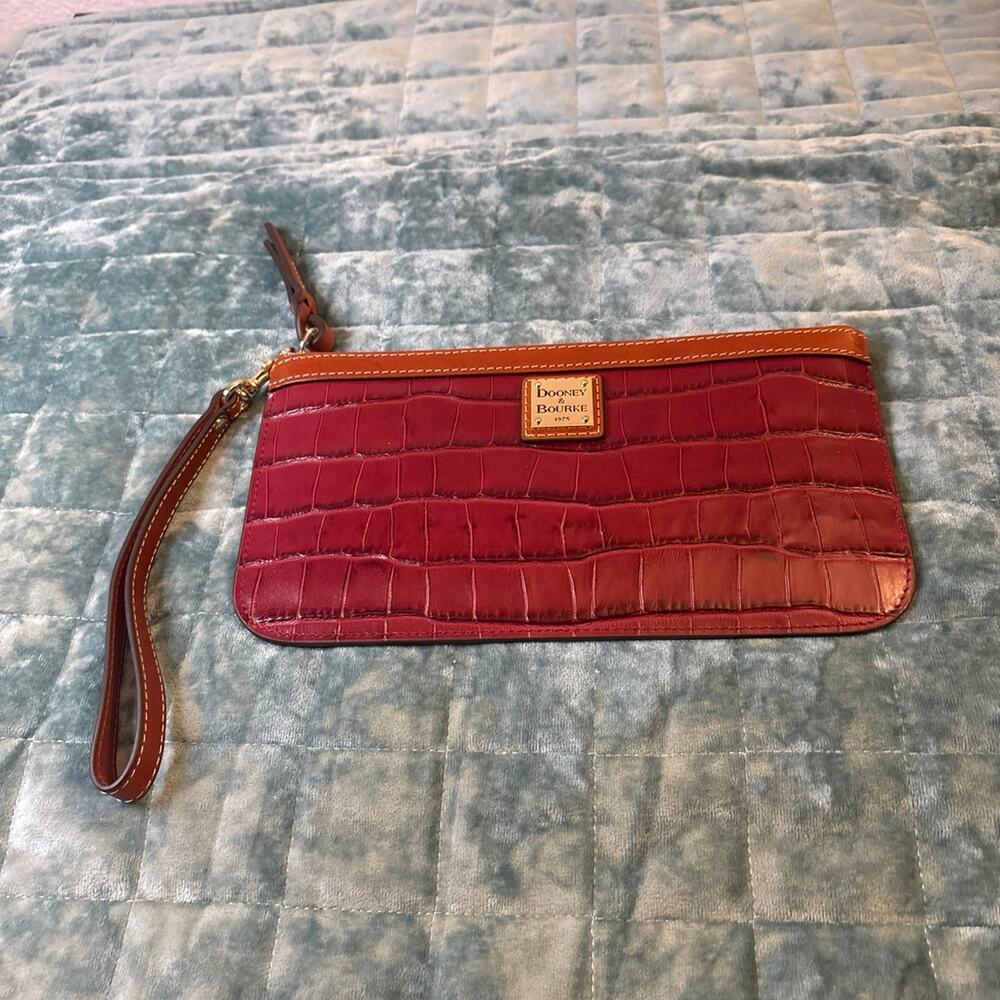 Dooney & Bourke Wristlet Burgundy Croc Leather Gold Large Everyday NWOT